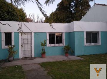 Casa · 80m² · 3 Ambientes · 1 Cochera · Casa en Venta - 2 Dorm. 1 Baño - 500 m² - Ituzaingó