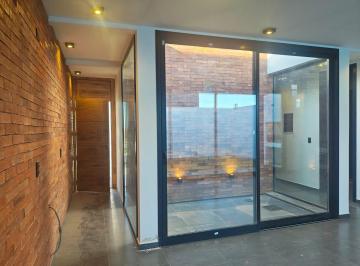 Casa · 72m² · 4 Ambientes · 1 Cochera · Duplex en Venta Docta Nobu Town