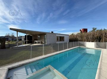 Casa · 180m² · 4 Ambientes · Casa en Alquiler en Arenas del Sur