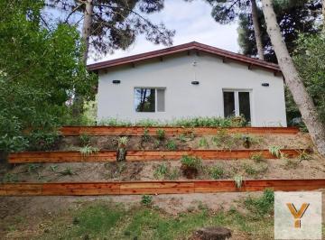 Casa · 90m² · 3 Ambientes · 4 Cocheras · Casa en Venta - 2 Dorm. 1 Baño - Monte Hermoso