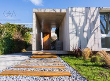 Casa · 180m² · 4 Ambientes · Casa en Venta Barrio Arenas del Sur