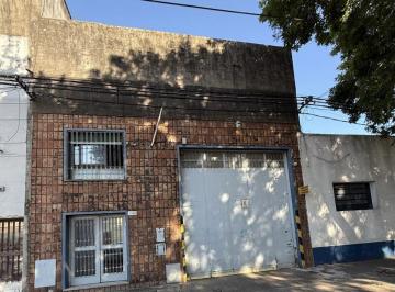 Bodega-Galpón · 374m² · 8 Ambientes · Venta de Galpon Constitucion 2400 con Doble Ingreso