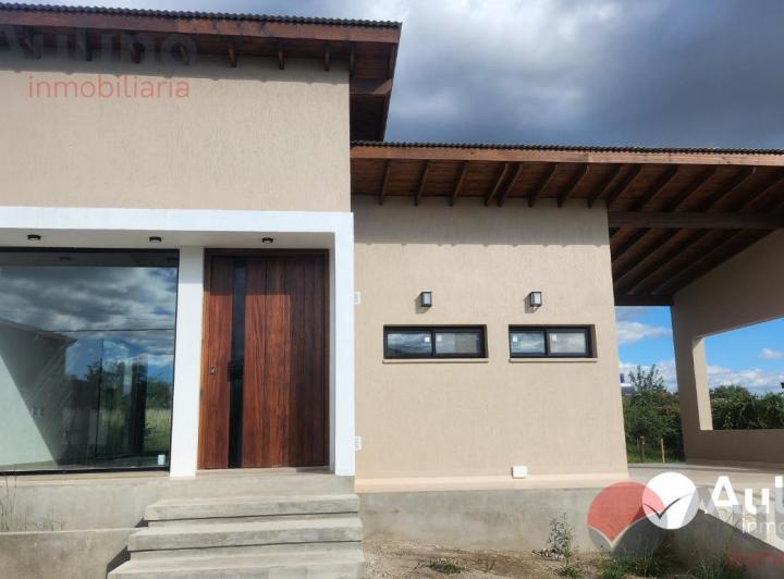 Casa · 102m² · 4 Ambientes · 1 Cochera