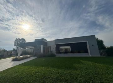 Casa · 152m² · 4 Ambientes · 2 Cocheras · Casa en Canning Oportunidad