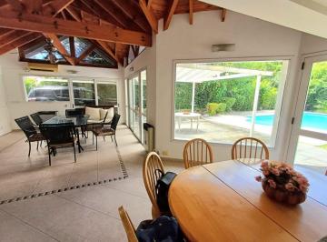 Casa · 269m² · 6 Ambientes · 1 Cochera · Venta Casa 6 Amb C/piscina. Country La Martona