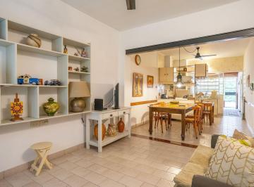 Casa · 172m² · 5 Ambientes · Venta Casa 4 Dorm. La Sexta