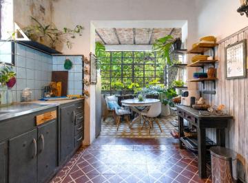 Casa · 220m² · 6 Ambientes · 1 Cochera · Venta Casa 6 Amb Villa del Parque con Jardin