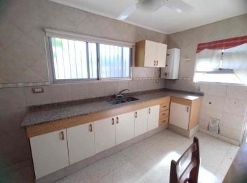 Casa · 106m² · 6 Ambientes · Alquila Impecable Planta Alta 4 Dorm. - B° Sur