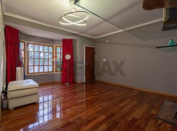 Casa · 206m² · 4 Ambientes · 3 Cocheras · Venta Triplex Pileta, Parrilla y 3 Garages Almagro