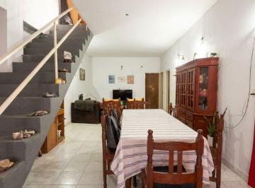 Casa · 150m² · 5 Ambientes · 1 Cochera · Venta - Casa 5 Amb. Bernal - Cochera y Parrilla