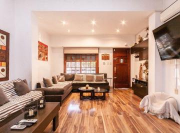 Casa · 235m² · 3 Ambientes · 2 Cocheras · Casa 3 Amb a 1 Cuadra de Av Hipolito Yrigoyen