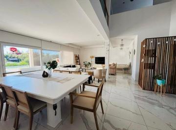 Casa · 430m² · 7 Ambientes · 5 Cocheras · Venta Casa San Marco Al Rio con Amarra - Permuta