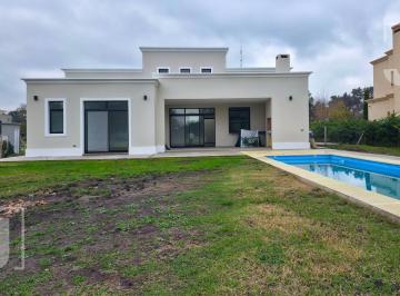 Fondo · Casa en Venta | Medal Country Club | 4 Dorm. | Pileta | Vista Al Golf | a Estrena