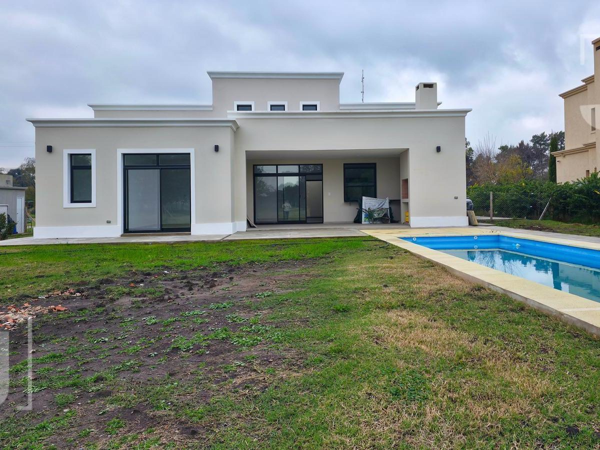 Casa en Venta 5 Amb. Lote de 1320.vista al Golf. Medal Country Club, Pilar