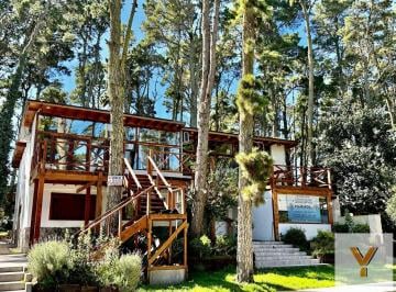 Casa · 500m² · 10 Ambientes · 2 Cocheras · Casa en Venta - 6 Dorm. 4 Baños - Villa Gesell