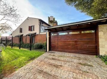 Casa · 269m² · 5 Ambientes · 3 Cocheras · En Venta - Chalet de 5 Ambientes Zona Caisamar