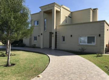 Casa · 220m² · 6 Ambientes · 2 Cocheras · Casa de 6 Ambientes en Venta | El Cantón Escobar | Lote 830 m² | Excelentes Terminaciones y Pileta