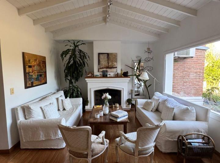 Casa · 200m² · 5 Ambientes · 4 Cocheras