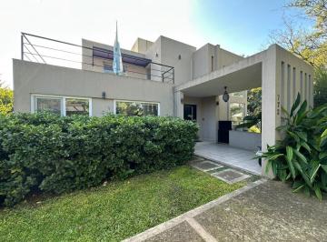 Casa · 290m² · 8 Ambientes · 2 Cocheras · Casa en Venta en Laguna del Sol, General Pacheco, Tigre