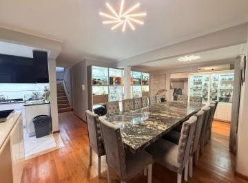 Casa · 611m² · 5 Ambientes · 2 Cocheras · Casa en Venta en Los Cielos - 5 Dorm. en Suite - Impecable