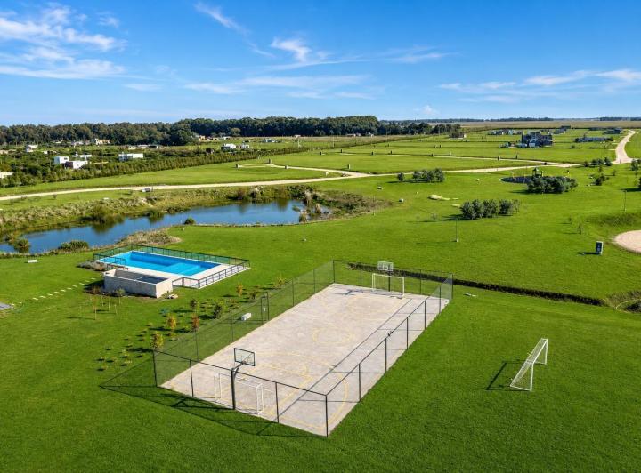 Terreno · 600m² · 1 Ambiente · 1 Cochera