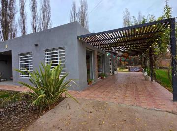 Casa · 120m² · 4 Ambientes · 3 Cocheras · Casa en Alquiler