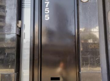 Puerta de entrada a la calle · Hermosa Oficina Remodelada a Nuevo en Excelente Zona de Villa Devoto