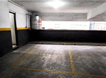 Garage · 12m² · 1 Cochera · Paraguay 918: Cochera Cómoda, Céntrica y Funcional