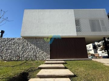 Casa · 240m² · 5 Ambientes · 1 Cochera · Casa en Venta en Castaños, Nordelta, Tigre