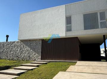 Casa · 240m² · 5 Ambientes · 1 Cochera · Casa en Venta en Castaños, Nordelta, Tigre