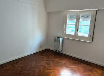 Departamento · 60m² · 3 Ambientes · Superluminoso y con Vista Despejada! a 1 Cuadra del Subte, Uade y Av 9 de Julio!