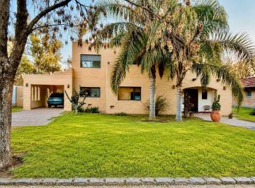 Casa de 10 ambientes, Córdoba · Casa de Estilo. 4 Habitac. Gran Parque. Pileta. Precio - Calidad Constructiva