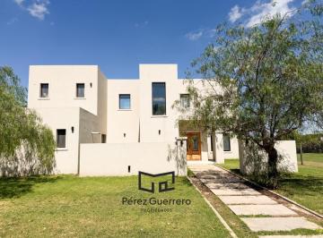 Casa · 225m² · 5 Ambientes · Casa en Venta en San Matias a La Laguna 3 Dorm. y Pileta