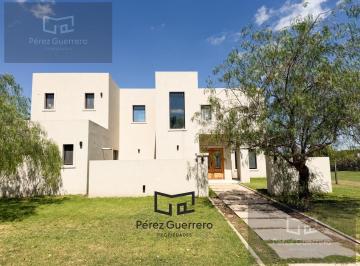 Casa · 225m² · 5 Ambientes · Casa en Venta en San Matias a La Laguna 3 Dorm. y Pileta
