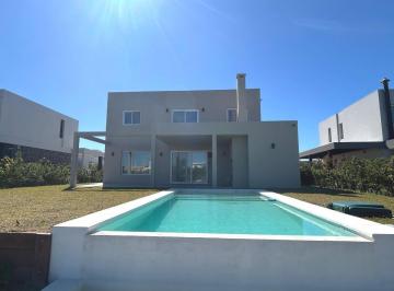 Casa · 201m² · 4 Ambientes · 2 Cocheras · Casa en Venta en Puertos Costas con 3 Dorm. en Suite y Pileta