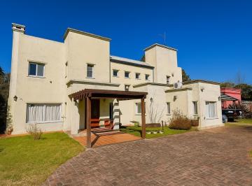 Casa · 260m² · 7 Ambientes · 2 Cocheras · Casa en Venta en Barrio Rocíos del Pilar con 5 Dorm. y Pileta Apta Credito