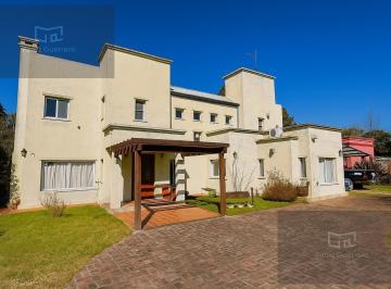 Casa · 260m² · 7 Ambientes · 2 Cocheras · Casa en Venta en Barrio Rocíos del Pilar con 5 Dorm. y Pileta Apta Credito