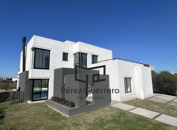 Casa · 226m² · 7 Ambientes · 2 Cocheras · Casa en Venta en El Canton Golf con 4 Dorm. y Espectacular Vista