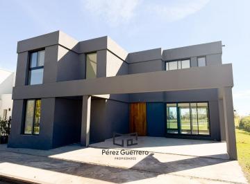 Casa · 185m² · 5 Ambientes · 4 Cocheras · Casa en Venta en El Canton Golf