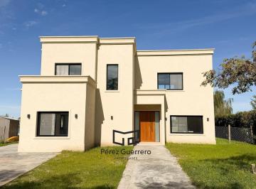 Casa · 183m² · 5 Ambientes · 4 Cocheras · Casa en Venta en El Canton a La Laguna