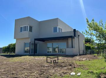 Casa · 196m² · 6 Ambientes · 2 Cocheras · Casa en Venta en El Canton a La Laguna con 3 Dorm. y Pileta