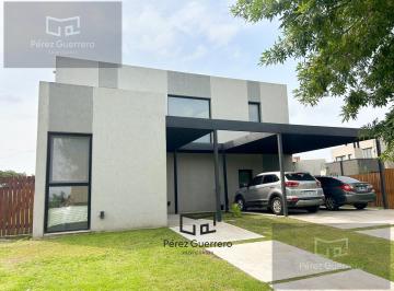 Casa · 200m² · 5 Ambientes · 2 Cocheras · Casa en Venta en El Cantón Vista Abierta Al Golf
