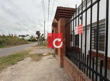 Casa de 4 ambientes, La Plata · Alquiler de Casa en Calle 421 Bis N 858 E 9 y 10 - Villa Elisa