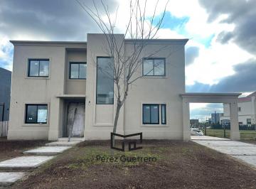 Casa · 189m² · 5 Ambientes · Casa en Venta en Acacias Puertos de Escobar