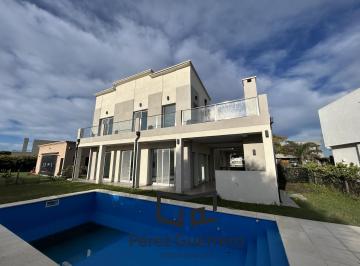 Casa · 250m² · 6 Ambientes · 2 Cocheras · Casa en Venta en Puertos Vistas con 5 Dorm. y Pileta