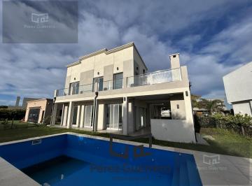 Casa · 250m² · 6 Ambientes · 2 Cocheras · Casa en Venta en Puertos Vistas con 5 Dorm. y Pileta