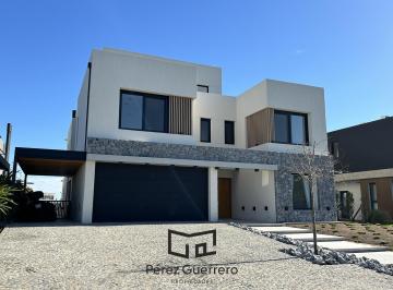 Casa · 403m² · 6 Ambientes · 2 Cocheras · Casa en Venta a La Laguna en Puertos Costas con Renta