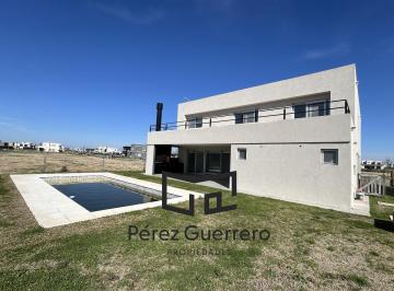 Casa · 208m² · 5 Ambientes · 2 Cocheras · Casa en Venta en Puertos Riberas con 3 Dorm. y Pileta Lote Central