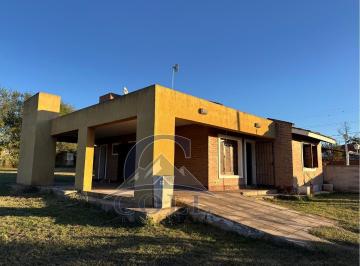 Casa · 760m² · 2 Dormitorios · 1 Cochera · Casa en Venta - Amplio Patio