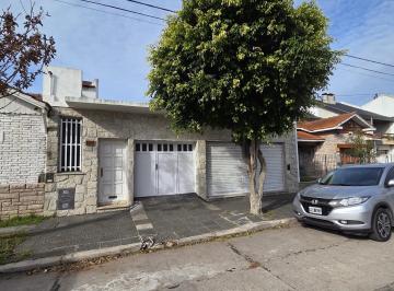 Casa · 110m² · 4 Ambientes · 1 Cochera · Venta Chalet Más Local Chauvin